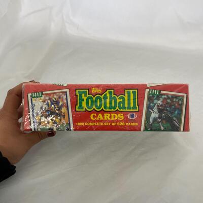 -116- Football Cards | 1990 Complete Sealed Set
