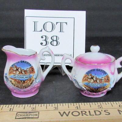 Pretty Vintage Dragonware Miniature Mt Rushmore/Black Hills/Badlands Souvenir Sugar and Creamer Set