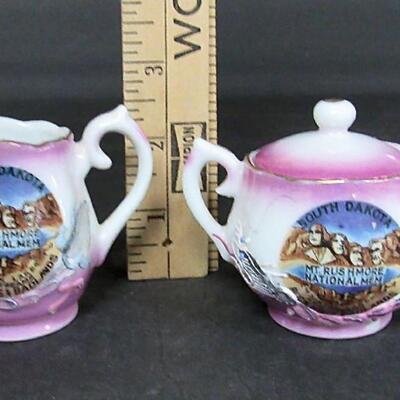 Pretty Vintage Dragonware Miniature Mt Rushmore/Black Hills/Badlands Souvenir Sugar and Creamer Set
