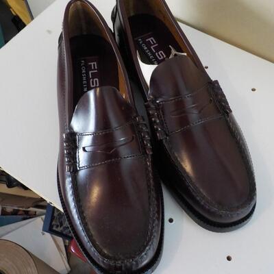 Men's new " Florsheim" Leather loafers, sz. 9.5.