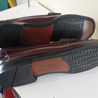 Men's new " Florsheim" Leather loafers, sz. 9.5.