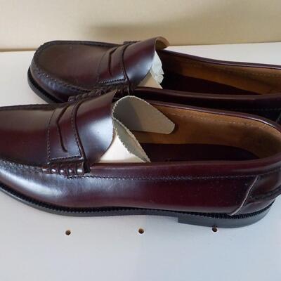 Men's new " Florsheim" Leather loafers, sz. 9.5.
