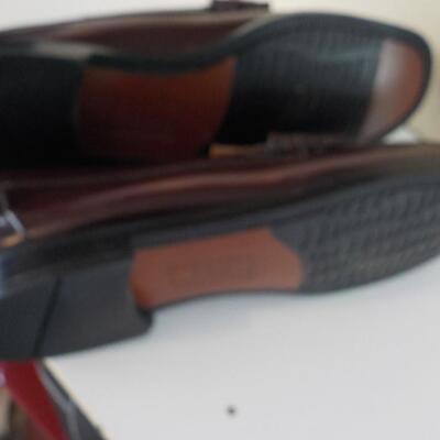 Men's new " Florsheim" Leather loafers, sz. 9.5.