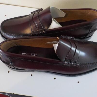 Men's new " Florsheim" Leather loafers, sz. 9.5.