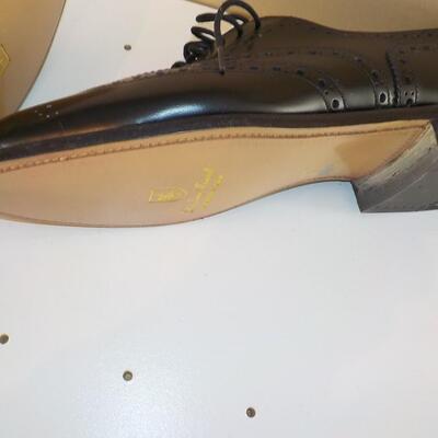 Black Men's Leather Wing tip shoes by " James Warwick". sz. 9.5