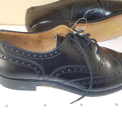 Black Men's Leather Wing tip shoes by " James Warwick". sz. 9.5