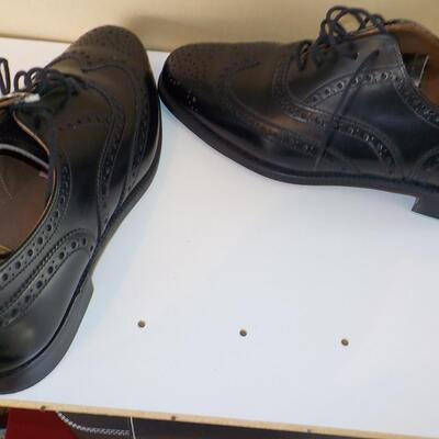 Black Men's Leather Wing tip shoes by " James Warwick". sz. 9.5