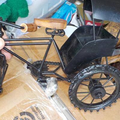 Model tricycle of a Bicycle cab.