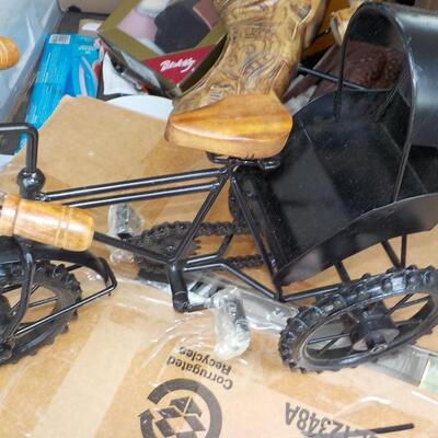Model tricycle of a Bicycle cab.