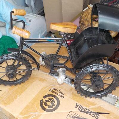 Model tricycle of a Bicycle cab.