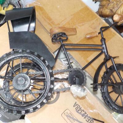 Model tricycle of a Bicycle cab.