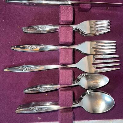 Broyhill Flatware Set