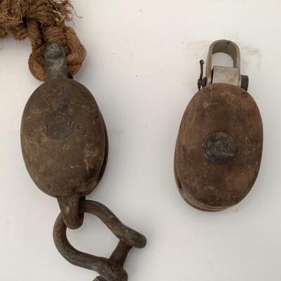 162 Antique Pair of Wooden Block Pulley
