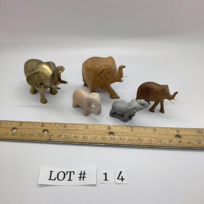 Lot 14 - Small Elephant Figurines