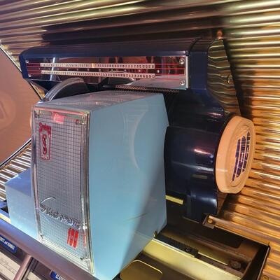 SEEBURG SELECT-O-MATIC MODEL HFI00R-D RECORD JUKEBOX - WORKS