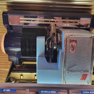 SEEBURG SELECT-O-MATIC MODEL HFI00R-D RECORD JUKEBOX - WORKS