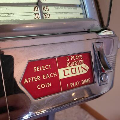SEEBURG SELECT-O-MATIC MODEL HFI00R-D RECORD JUKEBOX - WORKS