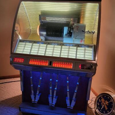 SEEBURG SELECT-O-MATIC MODEL HFI00R-D RECORD JUKEBOX - WORKS