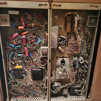SEEBURG SELECT-O-MATIC MODEL HFI00R-D RECORD JUKEBOX - WORKS