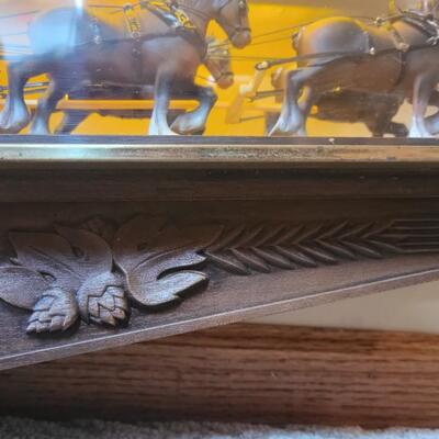 VINTAGE WORKING BUDWEISER CLYDESDALE LIGHTED CLOCK