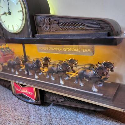 VINTAGE WORKING BUDWEISER CLYDESDALE LIGHTED CLOCK