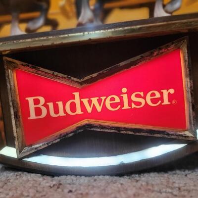 VINTAGE WORKING BUDWEISER CLYDESDALE LIGHTED CLOCK