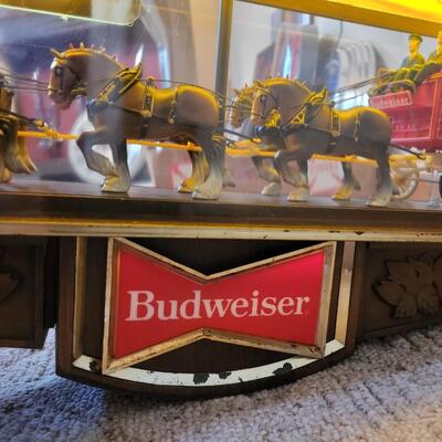 VINTAGE WORKING BUDWEISER CLYDESDALE LIGHTED CLOCK