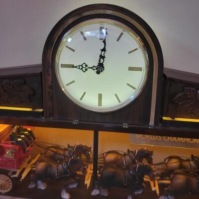 VINTAGE WORKING BUDWEISER CLYDESDALE LIGHTED CLOCK