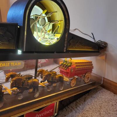 VINTAGE WORKING BUDWEISER CLYDESDALE LIGHTED CLOCK