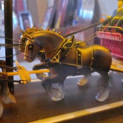 VINTAGE WORKING BUDWEISER CLYDESDALE LIGHTED CLOCK