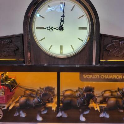 VINTAGE WORKING BUDWEISER CLYDESDALE LIGHTED CLOCK