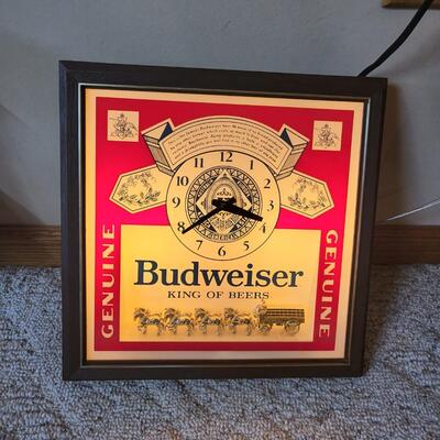VINTAGE LIGHTED BUDWEISER ADVERTISING CLOCK