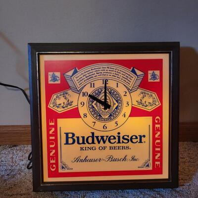 VINTAGE LIGHTED BUDWEISER COLLECTABLE CLOCK #2