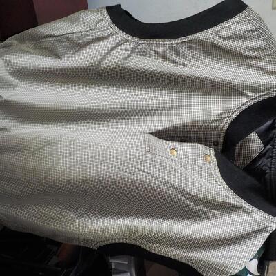 Descente Men's cloths " Summer Vest" International designs. X-Lg