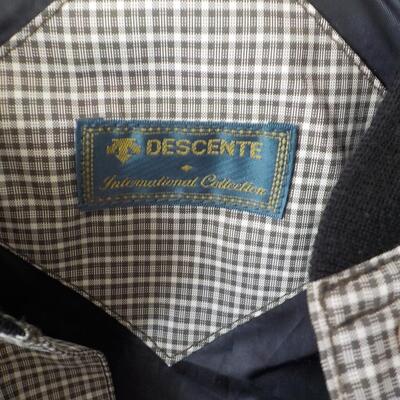 Descente Men's cloths " Summer Vest" International designs. X-Lg