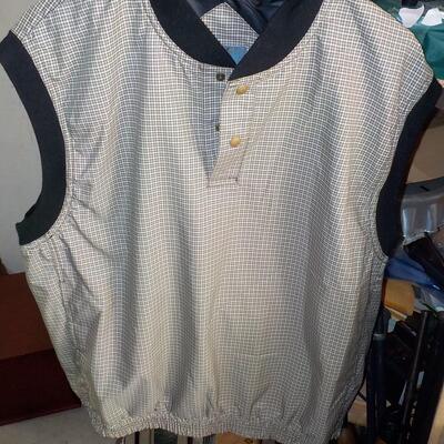 Descente Men's cloths " Summer Vest" International designs. X-Lg
