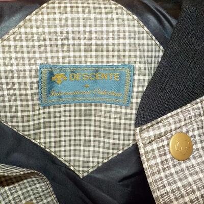 Descente Men's cloths " Summer Vest" International designs. X-Lg