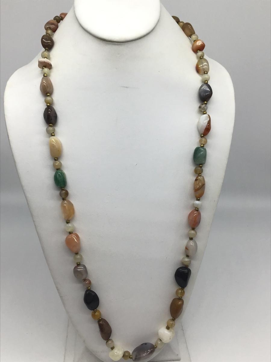 Vintage Polished Stone Necklace | EstateSales.org