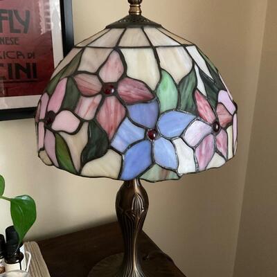 Stained glass shade small table lamp