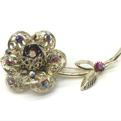 Beautiful Sarah Coventry Brooch. Marked