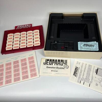 Retro Pressman Jeopardy 25th Anniversary Edition Family Friends Competitive Board Game