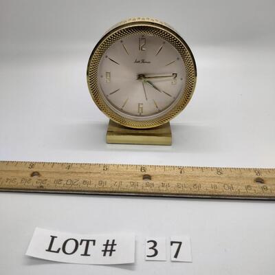 Lot 37 - Seth Thomas Wind Up Clock