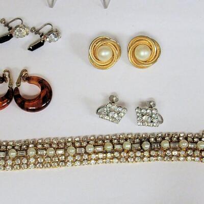 Lot of Vintage Jewelry, TRIFARI Faux Amber Earrings, GINER Goldtone Faux Pearl Earrings