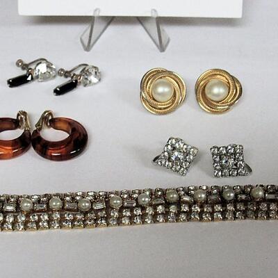 Lot of Vintage Jewelry, TRIFARI Faux Amber Earrings, GINER Goldtone Faux Pearl Earrings