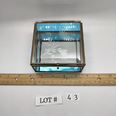 Lot 43 - Glass Jewelry box