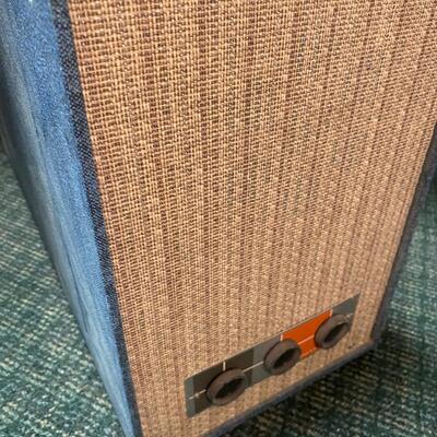 Sears silvertone suitcase turntable and stereo speakers