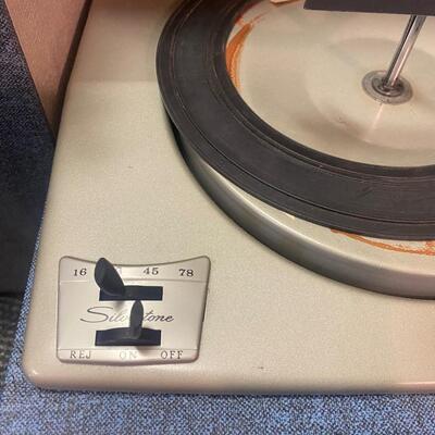Sears silvertone suitcase turntable and stereo speakers