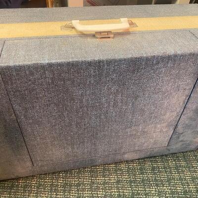 Sears silvertone suitcase turntable and stereo speakers