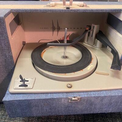 Sears silvertone suitcase turntable and stereo speakers
