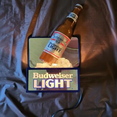 BUDWEISER LIGHT WALL HANGING COLLECTABLE LIGHT